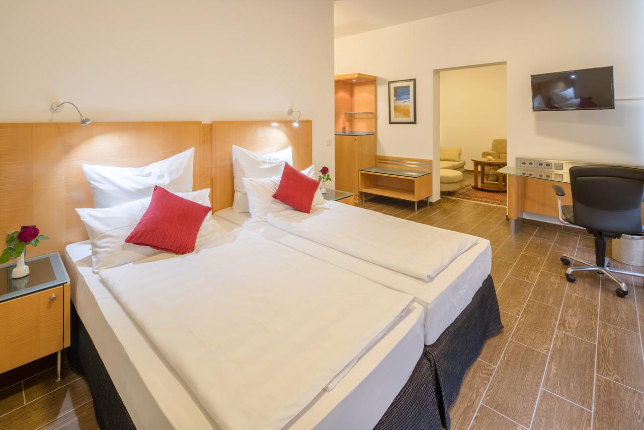 Taba Hotel Kellinghusen Buitenkant foto